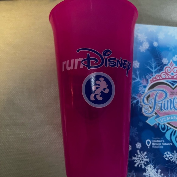 🚫SOLD🚫 runDisney 2015 Princess Half Marathon Medal Cup Program - Picture 4 of 5